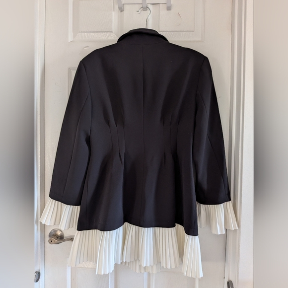 Commense V-Neck Two-Tone Pleated Button Dress - Picture 12 of 16